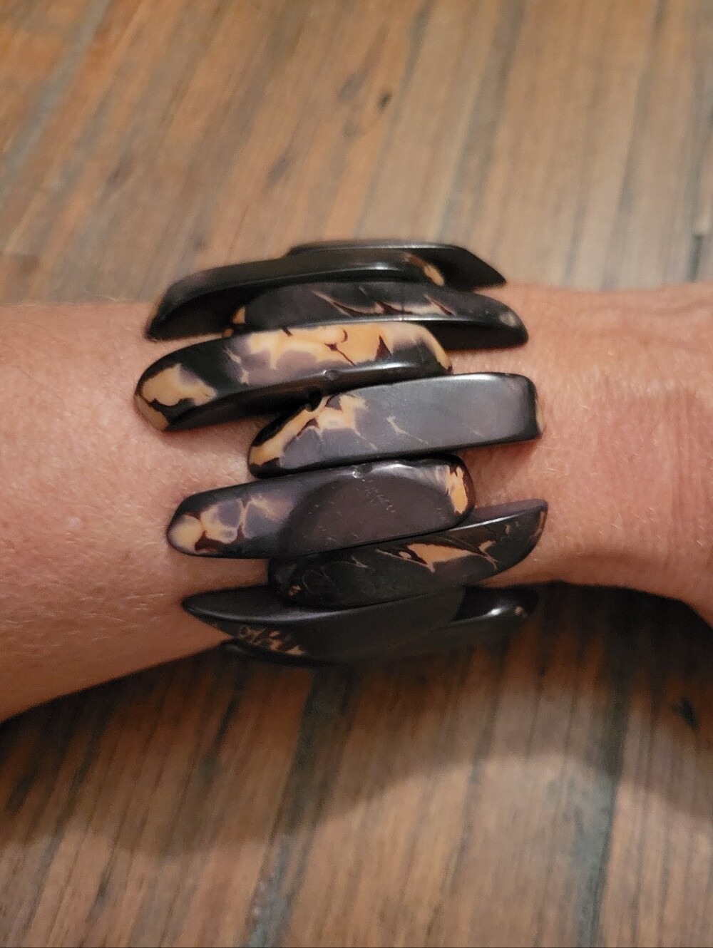 Vintage Mod Dark Brown Marbled Lucite Stretch Bracelet